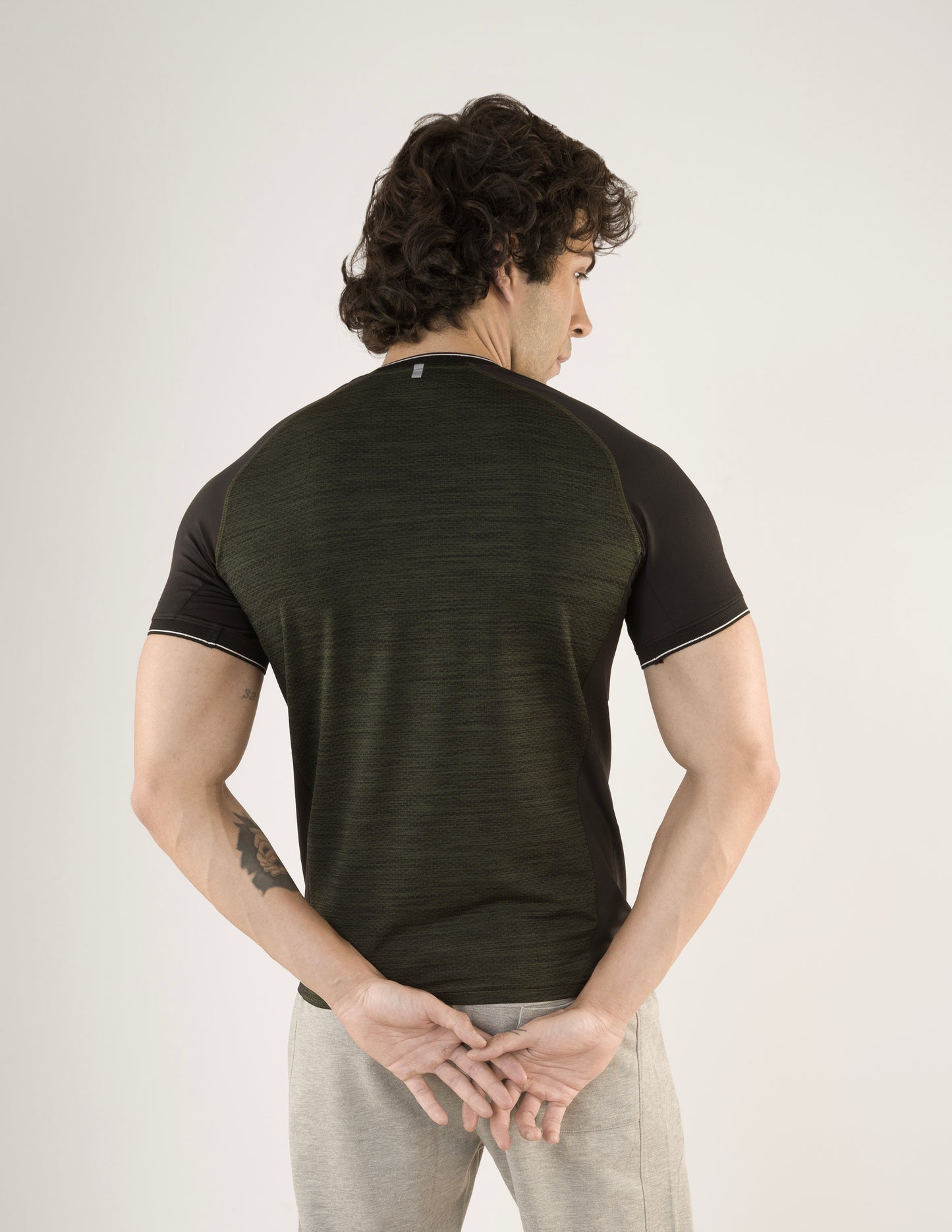 SELECT 5120 V- Neck BASIC BLACK T-SHIRT