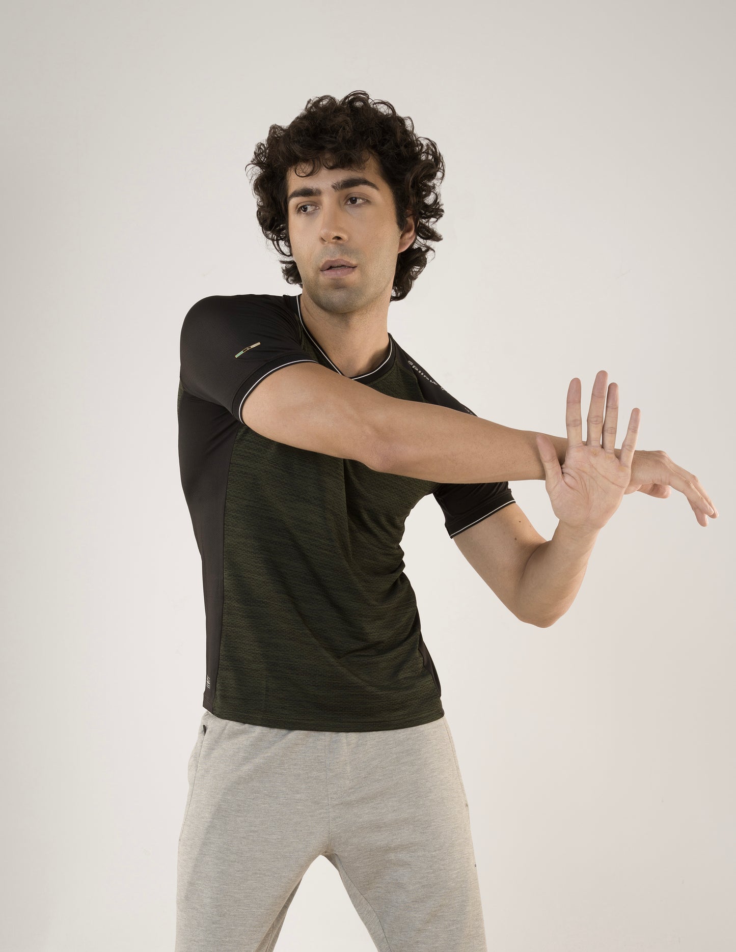 SELECT 5120 V- Neck BASIC BLACK T-SHIRT